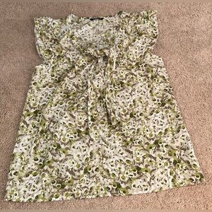 BloomChic Green and Cream Patterned Top. Size 12